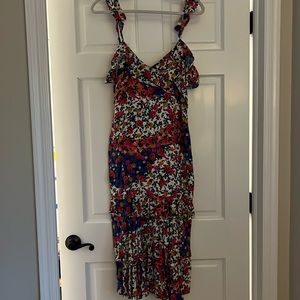 Size L. Beautiful floral dress.